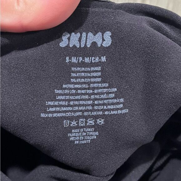 NWOT Skims Sculpting Bodysuit Mid Thigh Open Gusset Onyx Black Size S/M - Picture 2 of 3